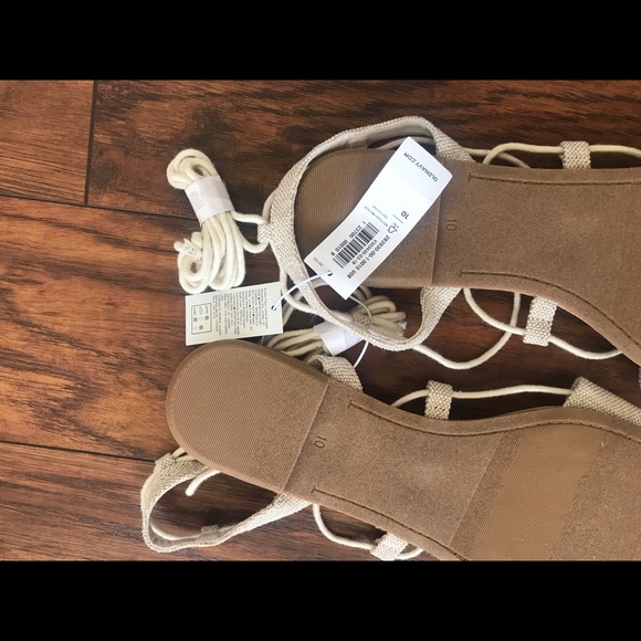 Old navy sandals - Picture 5 of 8